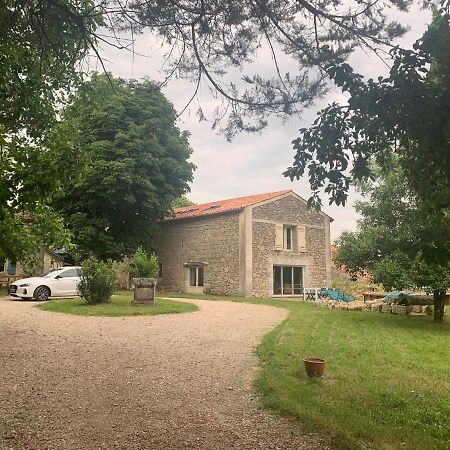 Maison Papillon Gite De Ressourcement Lusignan-Petit Exterior photo