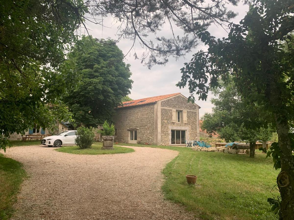 Maison Papillon Gite De Ressourcement Lusignan-Petit Exterior photo